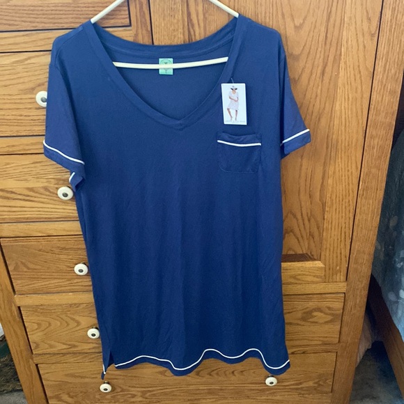 Night gown - Picture 1 of 5